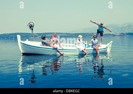 La Croatie, Dalmatie, jeunes dans un bateau, de détente Banque D'Images