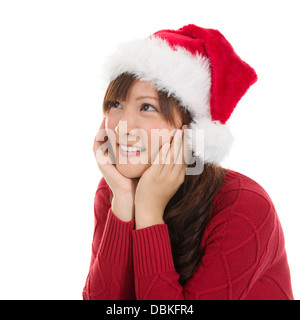 Happy Christmas woman wearing santa hat. Portrait de femme de Noël une jolie, belle smiling Asian chinoise / modèle japonais. Isolé sur fond blanc. Banque D'Images