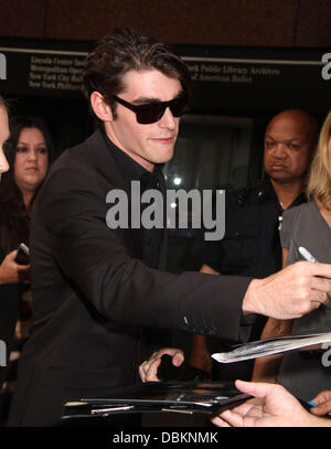 New York, New York, USA. 31 juillet, 2013. RJ MITTE acteur au signe des autographes NY premiere du dernier épisodes de "Breaking Bad", tenue au Walter Reade Theater au Lincoln Center. Credit : Nancy Kaszerman ZUMAPRESS.com/Alamy/Live News Banque D'Images