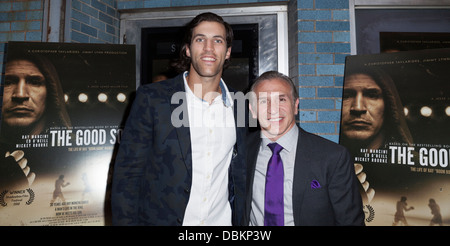 NEW YORK - 31 juillet : Ray "Boom Boom" Mancini & crosse Paul Rabil assister à "Le bon fils" au village Cinéma de dépistage Banque D'Images