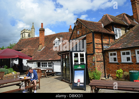 Jardin de bière à l'auberge de bateau, pêche Street, Wokingham, Berkshire, Angleterre, Royaume-Uni Banque D'Images