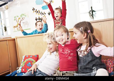 Les enfants en école maternelle, Kottgeisering, Bavaria, Germany, Europe Banque D'Images