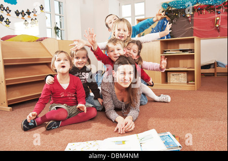 Les enfants en école maternelle, Kottgeisering, Bavaria, Germany, Europe Banque D'Images