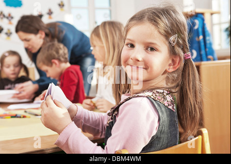 Les enfants en école maternelle, Kottgeisering, Bavaria, Germany, Europe Banque D'Images