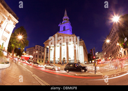Saint Martins dans les domaines Trafalgar Sq London UK Banque D'Images