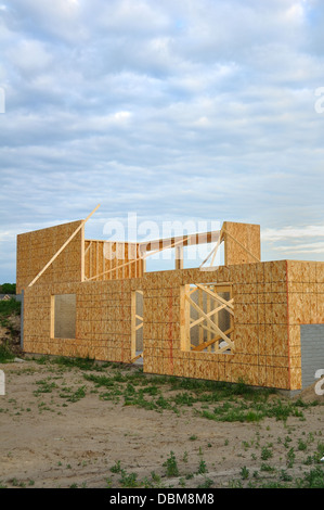 Construction en bois / maison pré-fabriqués en construction Banque D'Images