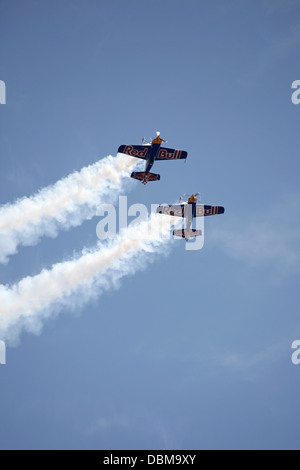 Red Bull Matadors volant à la 2013 Sunderland International Airshow. Banque D'Images