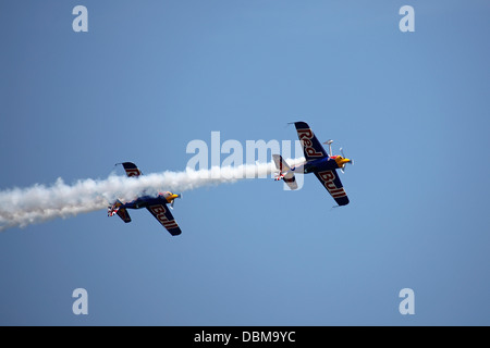 Red Bull Matadors volant à la 2013 Sunderland International Airshow. Banque D'Images