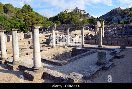 Glanum oppidum cité Celto-Ligurian personnes Alpilles, Bouches-du-Rhône département, à environ 20 km (12 mi) au sud d'Avignon Banque D'Images