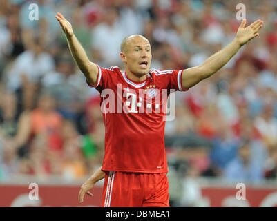 Munich, Allemagne. 06Th Aug 2013. La Munich Arjen Robben gestes au cours de l'Audi Cup soccer match final FC Bayern Munich vs Manchester City FC à l'Allianz Arena de Munich, Allemagne, 01 août 2013. Photo : Andreas Gebert/dpa/Alamy Live News Banque D'Images