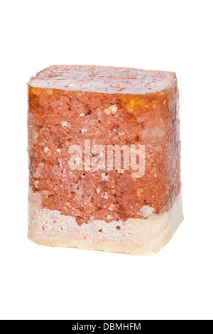 En conserve de Corned Beef - corned beef, retiré de pouvez et isolé sur blanc. L'avant à l'arrière. Banque D'Images