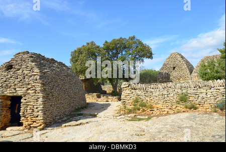 Gordes "village des Bories" Département de la France "Les dépendances agricoles Savornins" classé monument historique Banque D'Images