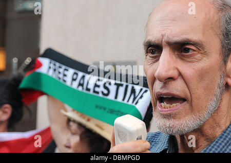 Londres, Royaume-Uni. 1er août 2013. London International amis de protestation devant l'Ambassade israélienne à Londres. "Journée de colère" demandé par les citoyens palestiniens d'Israël en réponse à l'Israël d'expulser Plan Prawer sur 50 000 Bédouins palestiniens du Naqab désert. Credit : Voir Li/Alamy Live News Banque D'Images