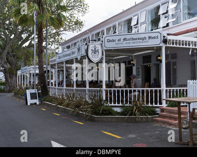 Dh de Russell BAY OF ISLANDS NOUVELLE ZÉLANDE People relaxing restaurant Duc de Marlborough Hotel Banque D'Images