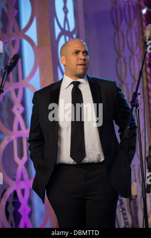 Cory Booker maire attend les autres orateurs pour terminer l'accueillant avec les clients à l'HRC Out pour l'égalité Ball 2013 Banque D'Images