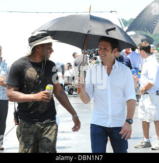 Mark Feuerstein tournage sur emplacement pour la série télévisée 'Royal Pains' à l'Intrepid Museum New York City, USA - 19.07.11 Banque D'Images