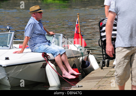 Maidstone, Kent, Angleterre, Royaume-Uni. Maidstone River Festival annuel (2013) du 27 juillet détente sur la rivière Medway Banque D'Images