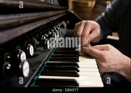 Instruments réglage de touches de piano, Regensburg, Bavière, Allemagne Banque D'Images