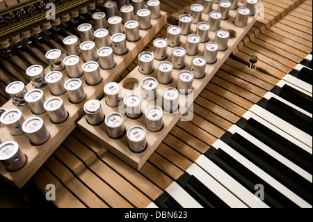 Touches de piano et de poids, Regensburg, Bavière, Allemagne Banque D'Images