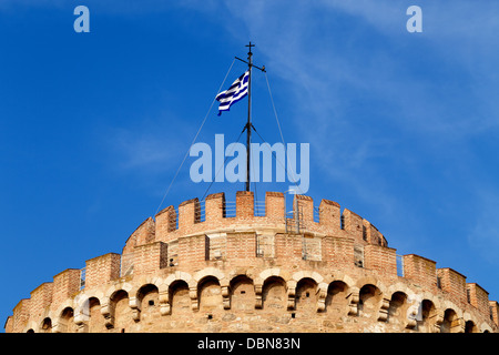 Tour blanche avec le drapeau, Thessalonique GRÈCE Banque D'Images