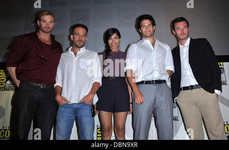 Kellan Lutz  + Stephen Dorff Freida Pinto  +  + Henry Cavill + Luke Evans au panneau 'Immortels' à la Convention Comic-Con 2011 Centre - Personnalités au centre des congrès de San Diego, Californie - 23.07.11 Banque D'Images