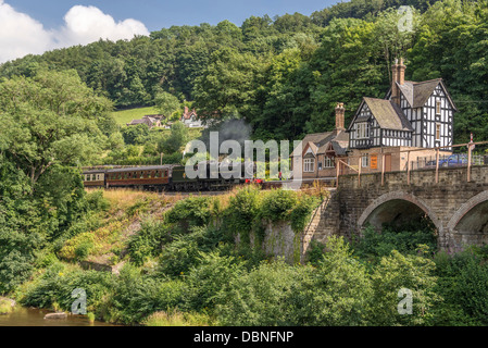 Rivière Dee à Berwyn, près de Llangollen Denbighshire dans le Nord du Pays de Galles. Banque D'Images