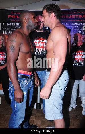 Jason Barrett et Alex Reid conférence de presse de la pesée et de l'avant de la MMA lutte entre Alex Reid et Jason Barrett, qui a eu lieu au Roxy Londres, Angleterre - 05.08.11 Banque D'Images