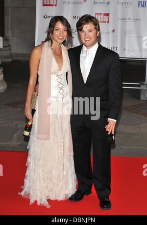 Haley Joel Osment et guest stars - Balle de clôture s'est tenue au Royal Courts of Justice - Arrivées Londres, Angleterre - 05.08.11 Banque D'Images