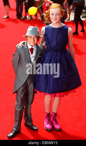 Marron et Scarlett Ross Stitt assister à la première mondiale de films du monde horrible Henry au BFI Southbank le 24 juillet 2011 à Londres, Angleterre Banque D'Images