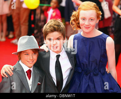 Ross Marron, Theo Stevenson et Scarlett Stitt assister à la première mondiale de films du monde horrible Henry au BFI Southbank le 24 juillet 2011 à Londres, Angleterre Banque D'Images