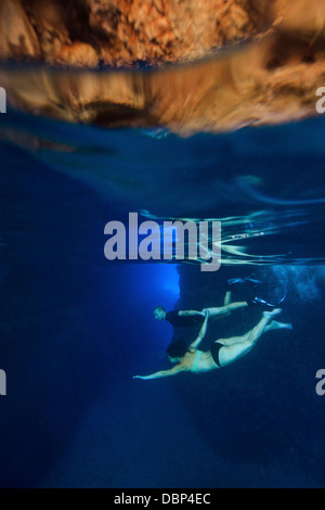 La plongée, la Grotte Bleue, La Mer Adriatique, l'île de Mljet, Croatie Banque D'Images