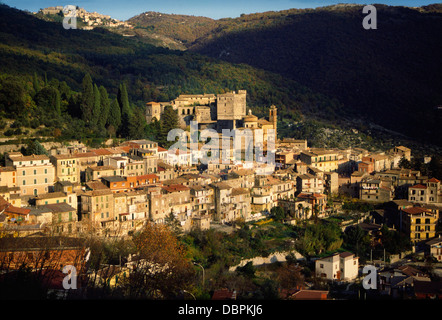 Les Apennins forment la chaîne de montagnes qui s'étend sur toute la longueur de la péninsule italienne Banque D'Images