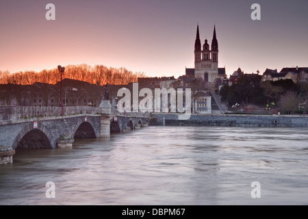 La Maine qui traverse la ville d'Angers, Maine-et-Loire, Pays de la Loire, France, Europe Banque D'Images