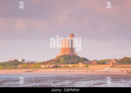 La tour de la Hougue à Saint Vaast La Hougue, sous la protection de l'UNESCO, Manche, France, Europe Banque D'Images