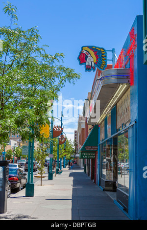 Boutiques sur l'Avenue centrale (ancienne route 66) au centre-ville d'Albuquerque, New Mexico, USA Banque D'Images