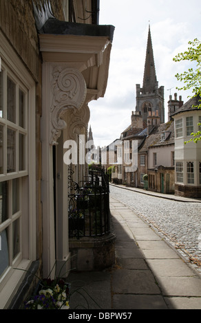 Les bâtiments géorgiens de Grange Hill avec la Toussaint et St Mary's églises dans l'arrière-plan, Stamford, Lincolnshire, Angleterre Banque D'Images