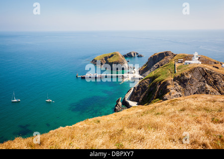 Jetée d'atterrissage sur l'île de Lundy avec le traversier MS Oldenburg jusqu'amarré. Banque D'Images