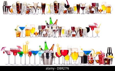 Ensemble de différentes boissons alcoolisées et cocktails - bière, martini,soda,champagne,whiskey,vin,cocktail,cola Banque D'Images