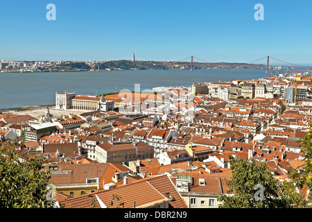 Vue panoramique de Lisbonne, sur la rivière Tagus, Alfama, Portugal. Banque D'Images