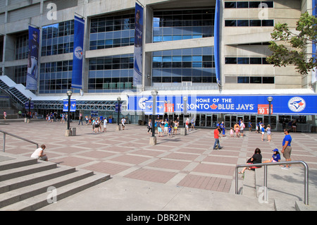 L'extérieur du Rogers Centre au cours d'un match des Blue Jays de Toronto à Toronto, Canada Banque D'Images