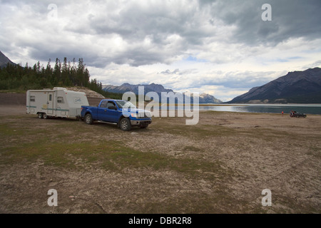 Appartements Lac Big Horn derrière un barrage, Alberta Banque D'Images