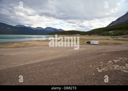 Appartements Lac Big Horn derrière un barrage, Alberta Banque D'Images