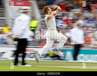 Manchester, UK. 06Th Aug 2013. Shane Watson bowling pendant trois jours de l'Investec Cendres 3e test match à Old Trafford Cricket Ground, le 03 août, 2013 à Londres, en Angleterre. Credit : Mitchell Gunn/ESPA/Alamy Live News Banque D'Images