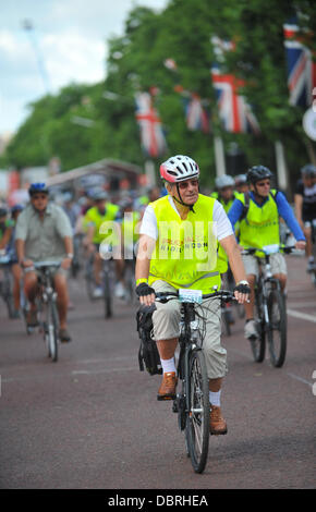 Le Mall, Londres, Royaume-Uni. 3 août 2013. Les cyclistes de tous âges participent à l'événement Cycle libre, partie de la Prudential RideLondon cycling event. Crédit : Matthieu Chattle/Alamy Live News Banque D'Images