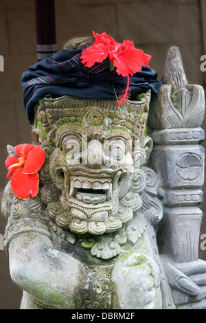 Temple à Bali Taman Gili - statue de dieu ou démon Banque D'Images