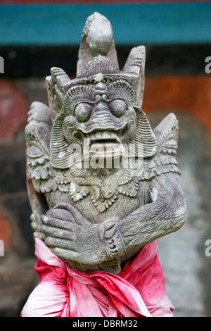 Temple à Bali Taman Gili - statue de dieu ou démon Banque D'Images