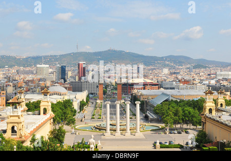 Plaça d'Espanya, l'un des quartiers les plus importantes places, vue de l'esplanade du Musée National d'Art de Catalogne Banque D'Images