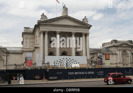 L'extérieur du musée d'art Tate Britain Londres Angleterre Juillet 2013 Banque D'Images