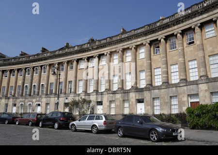 Le Royal Crescent à Bath un croissant géorgien de maisons Angleterre Royaume-Uni. Bath maisons de ville anglaises Patrimoine mondial Architecture Banque D'Images