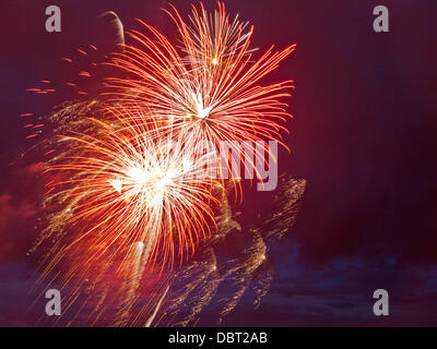 3 août 2013. Lytham St Annes, Fylde, Lancashire, Royaume-Uni. Lytham Proms d'artifice. © Sue Burton/Alamy News Banque D'Images